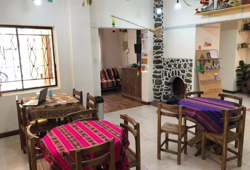 هتل The Weekend Hostel