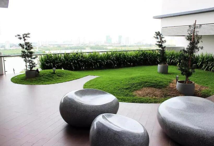 Puchong Skypod Residence @ Hostay