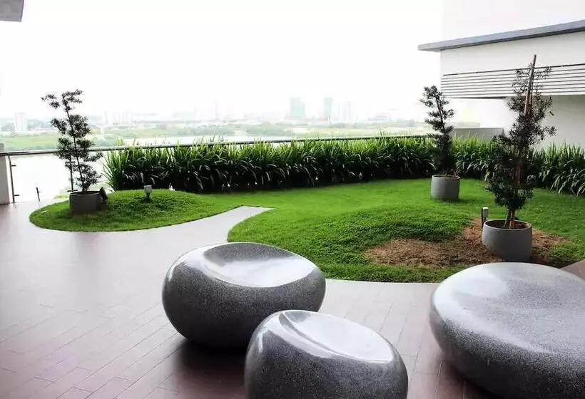 Puchong Skypod Residence @ Hostay