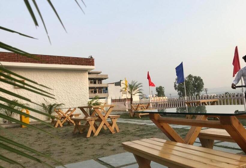 Vibes Selaqui Hotel Dehradun