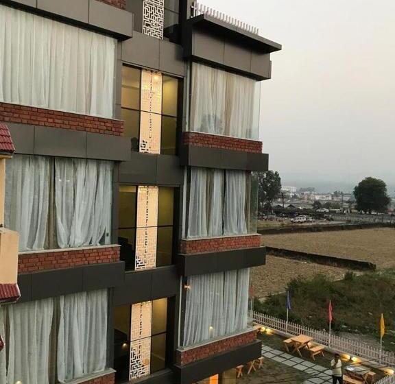 Vibes Selaqui Hotel Dehradun