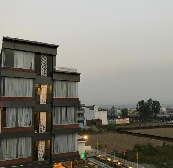 Vibes Selaqui Hotel Dehradun