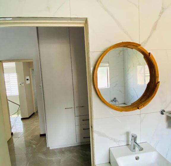 مبيت وإفطار Mbombela Luxury Villa