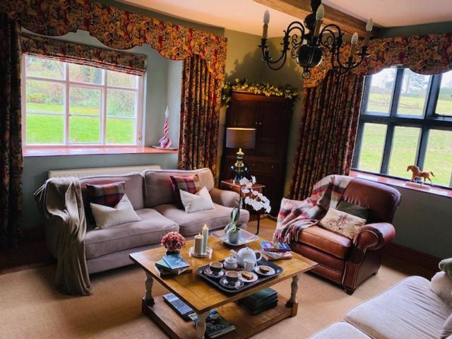 민박 White House Farm