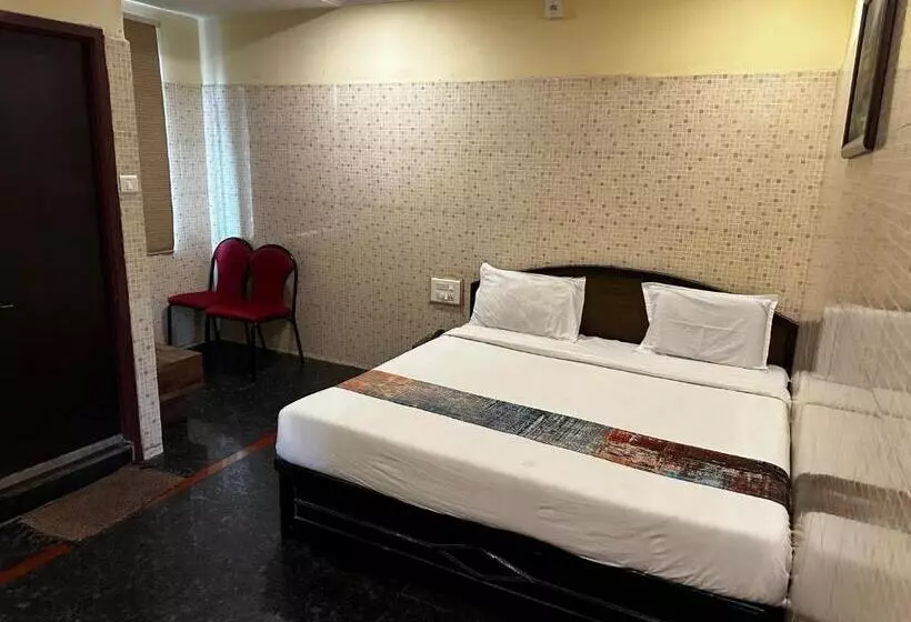 ホテル Tejasri Residency