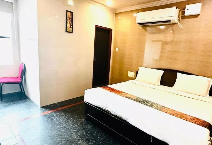 ホテル Tejasri Residency