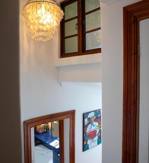 بنسيون Ami Vine House