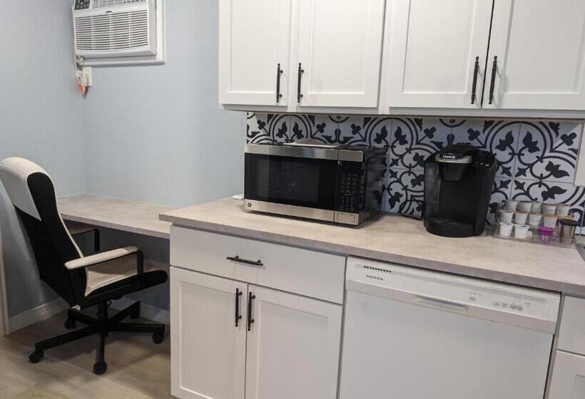 Pansiyon Chic Parisian Guest House