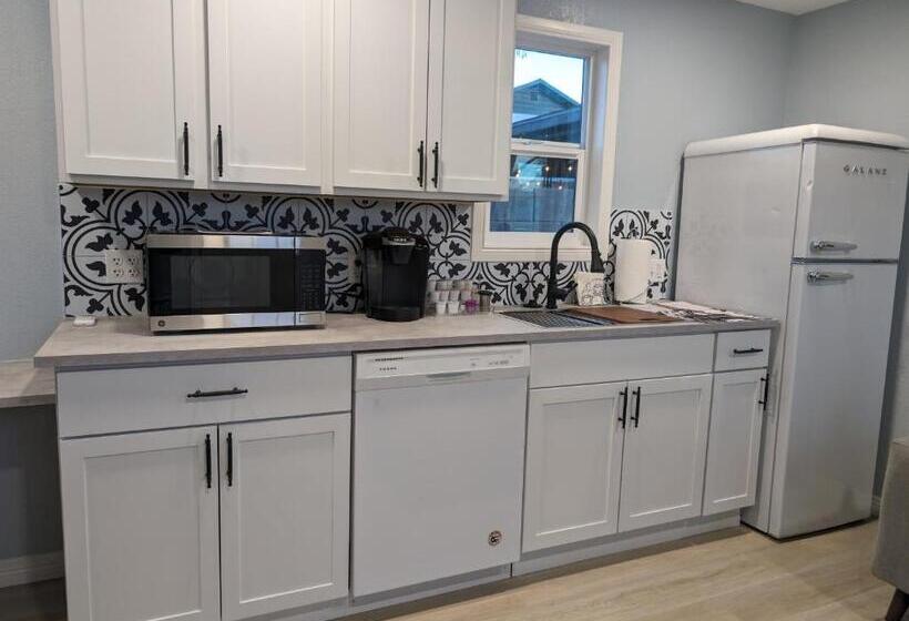 Pansiyon Chic Parisian Guest House