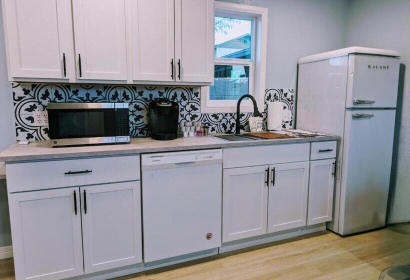 Pansiyon Chic Parisian Guest House