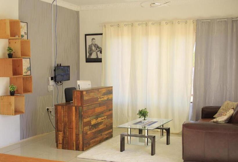 پانسیون Lormasol Mews Guesthouse