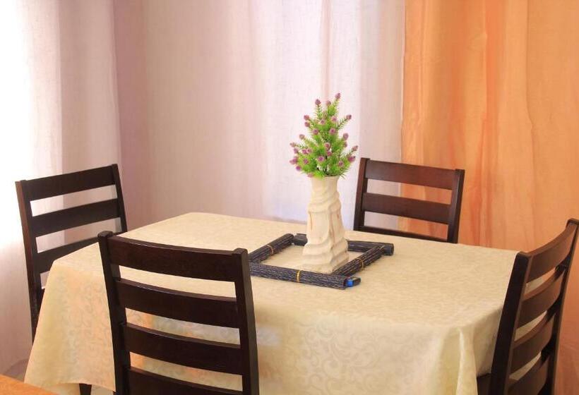 پانسیون Lormasol Mews Guesthouse