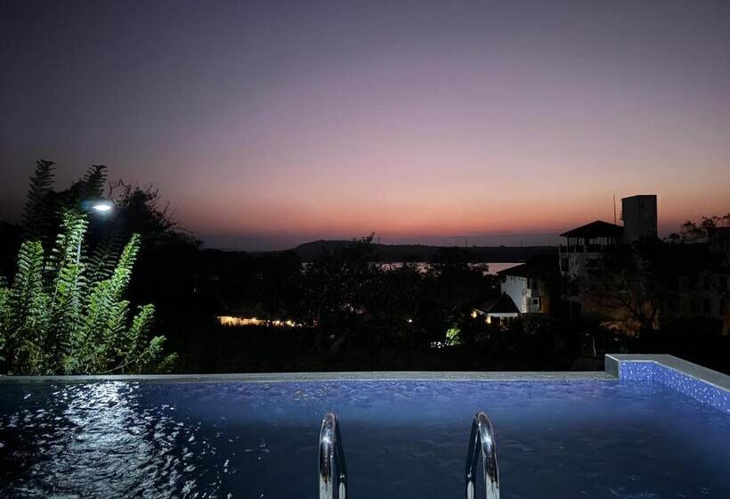 Sundown Lake Hotel & Spa