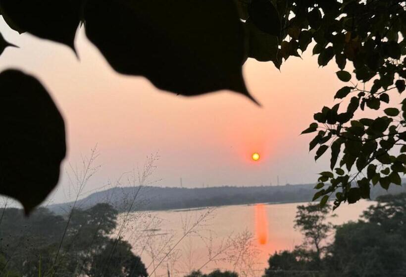 Sundown Lake Hotel & Spa