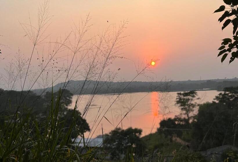 Sundown Lake Hotel & Spa