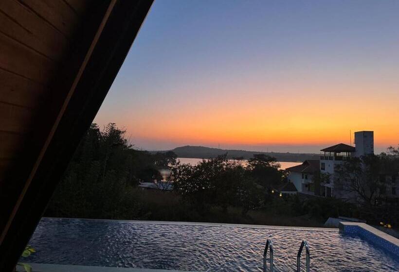 Sundown Lake Hotel & Spa