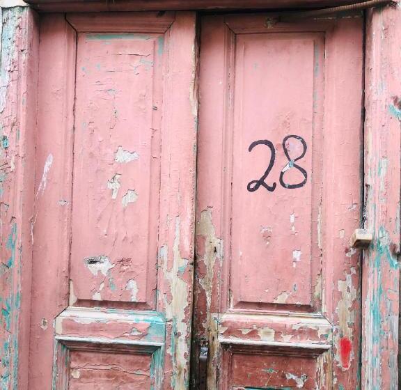 تختخواب و صبحانه Nizami Hostel