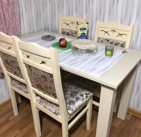 تختخواب و صبحانه Nizami Hostel