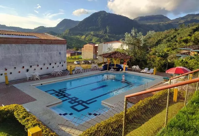 ホテル Hospedaje En Jardín Con Picsina