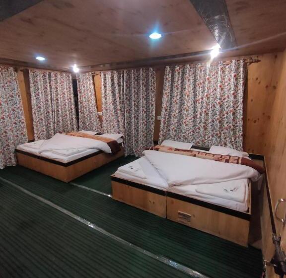 Hotel Mehak And Restarunt