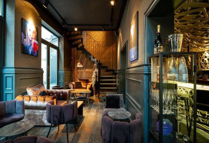 هتل Luxury Suites Quartier Sud