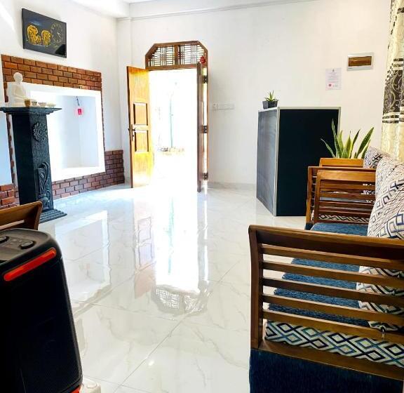 Отель Royal Homes And Wellness Center