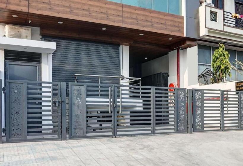 هتل Townhouse 1124 Majesty Inn