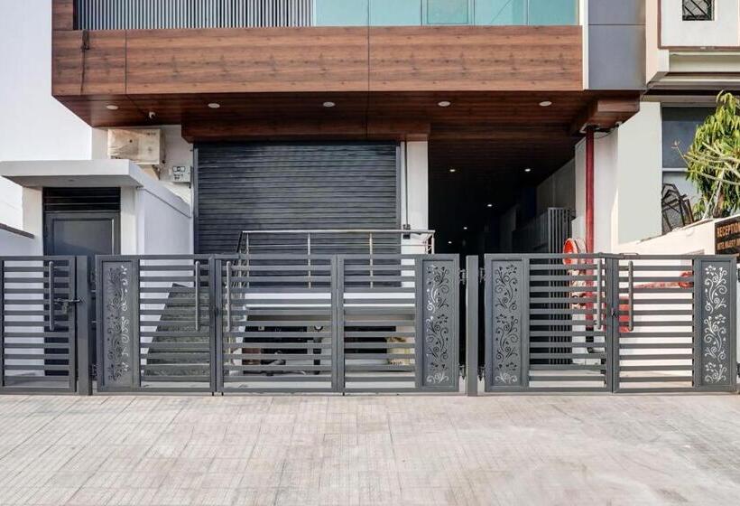 هتل Townhouse 1124 Majesty Inn