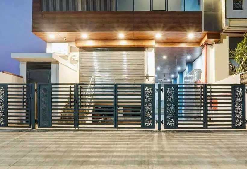 Hotelli Townhouse 1124 Majesty Inn