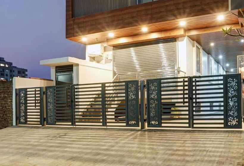 هتل Townhouse 1124 Majesty Inn