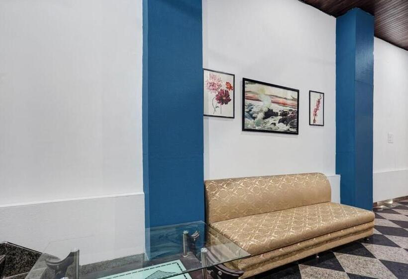 هتل Townhouse 1124 Majesty Inn