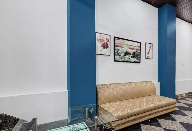 Hotelli Townhouse 1124 Majesty Inn