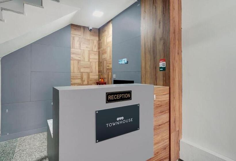 هتل Townhouse 1124 Majesty Inn