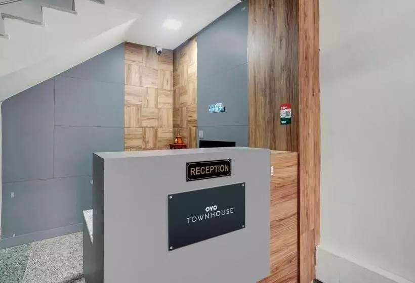 Hotelli Townhouse 1124 Majesty Inn