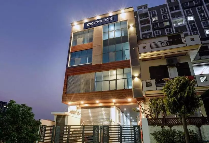 Hotelli Townhouse 1124 Majesty Inn