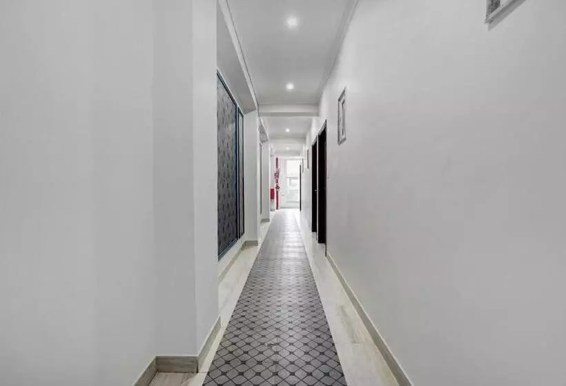 Hotelli Townhouse 1124 Majesty Inn