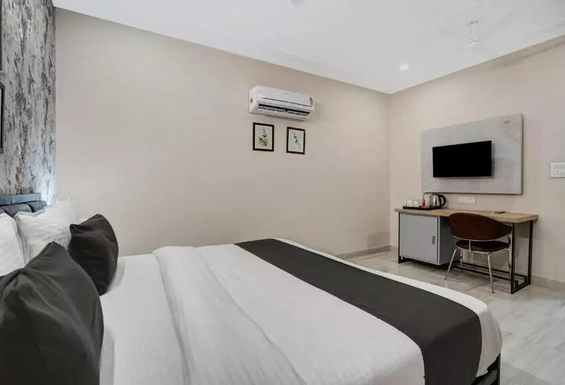 Hotelli Townhouse 1124 Majesty Inn