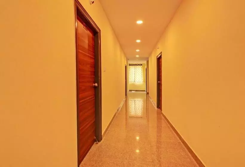 Oyo Flagship Hotel R Square