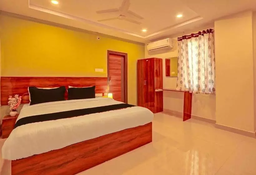 Oyo Flagship Hotel R Square