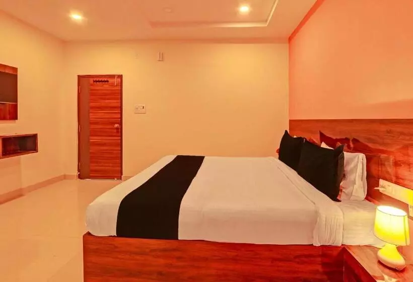 Oyo Flagship Hotel R Square