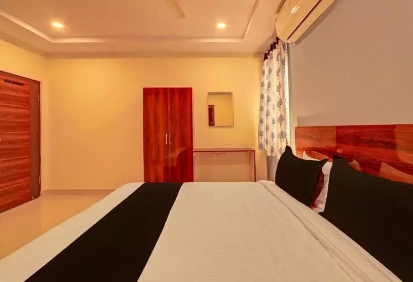 Oyo Flagship Hotel R Square