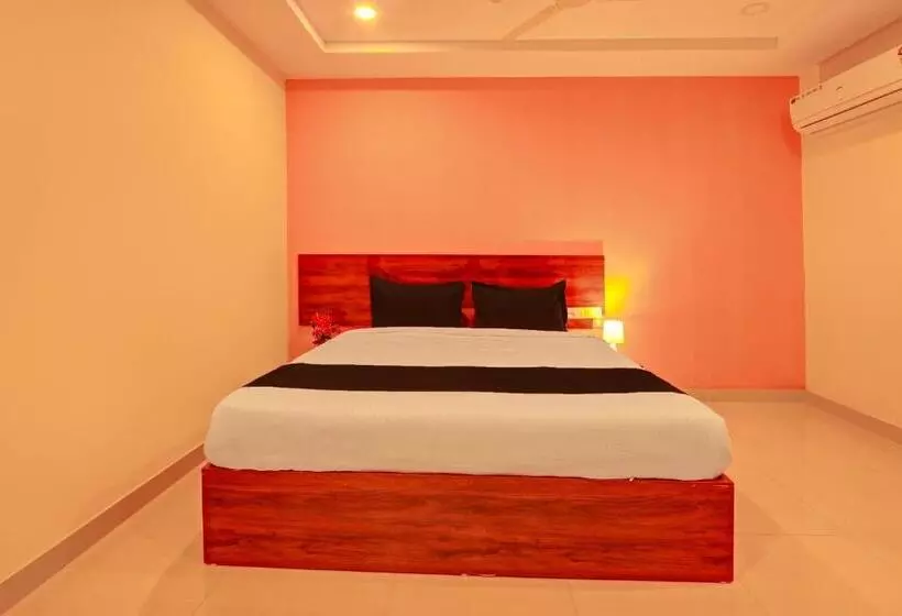 Oyo Flagship Hotel R Square