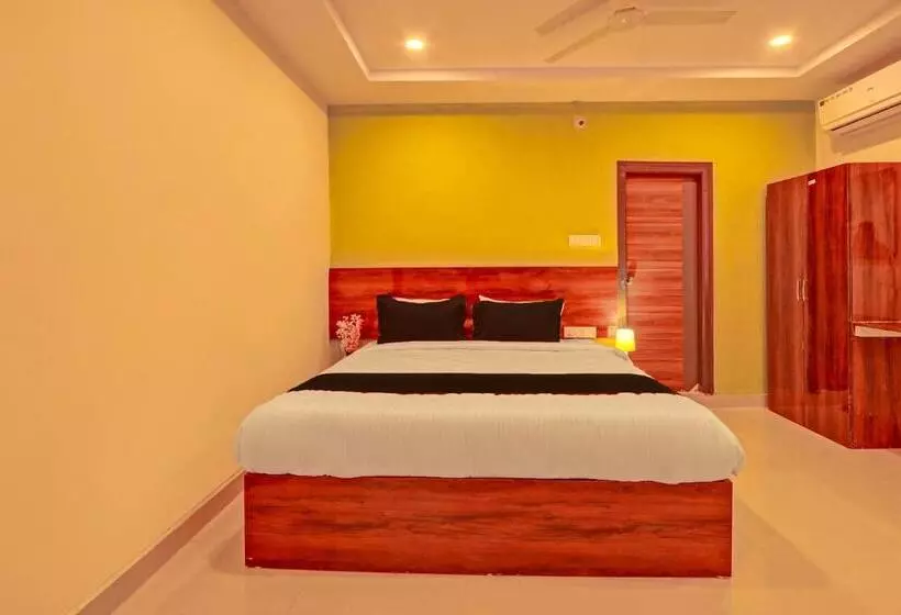 Oyo Flagship Hotel R Square