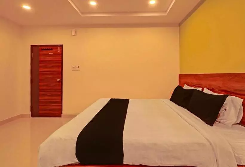 Oyo Flagship Hotel R Square