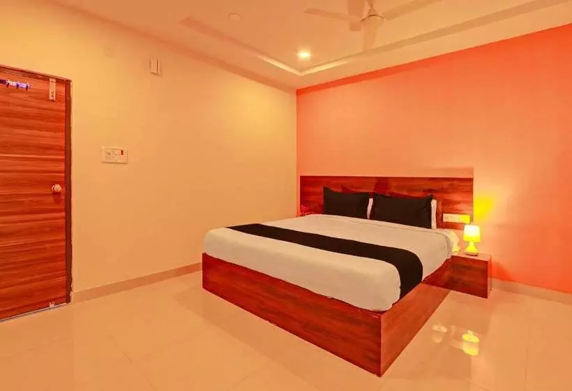 Oyo Flagship Hotel R Square