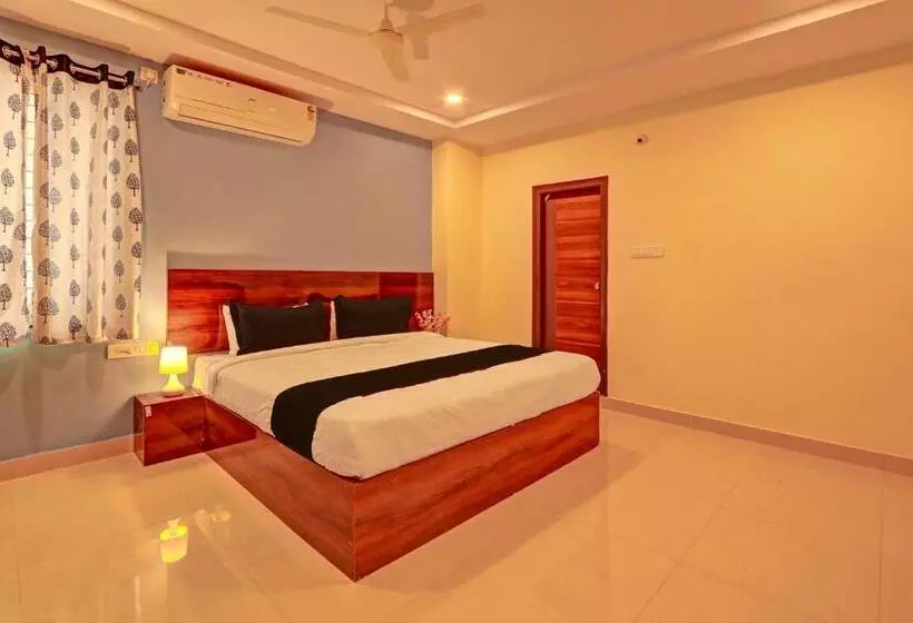 Oyo Flagship Hotel R Square