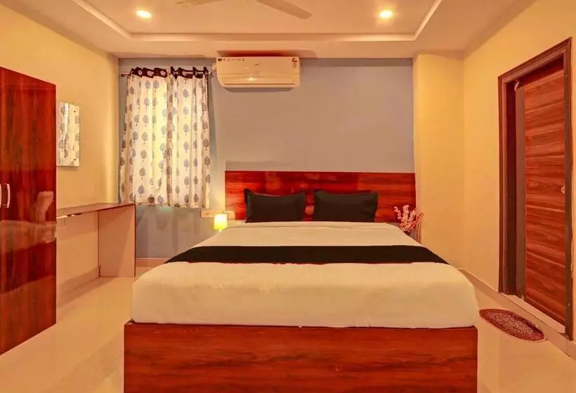 Oyo Flagship Hotel R Square