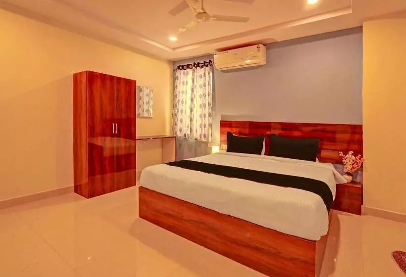 Oyo Flagship Hotel R Square