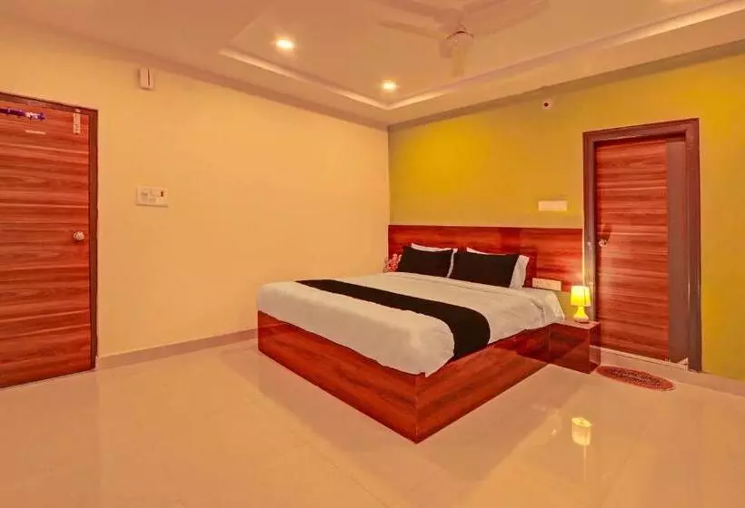 Oyo Flagship Hotel R Square