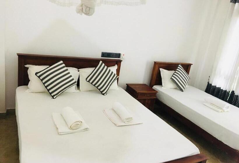 Pensione Dimuthu Green Villa